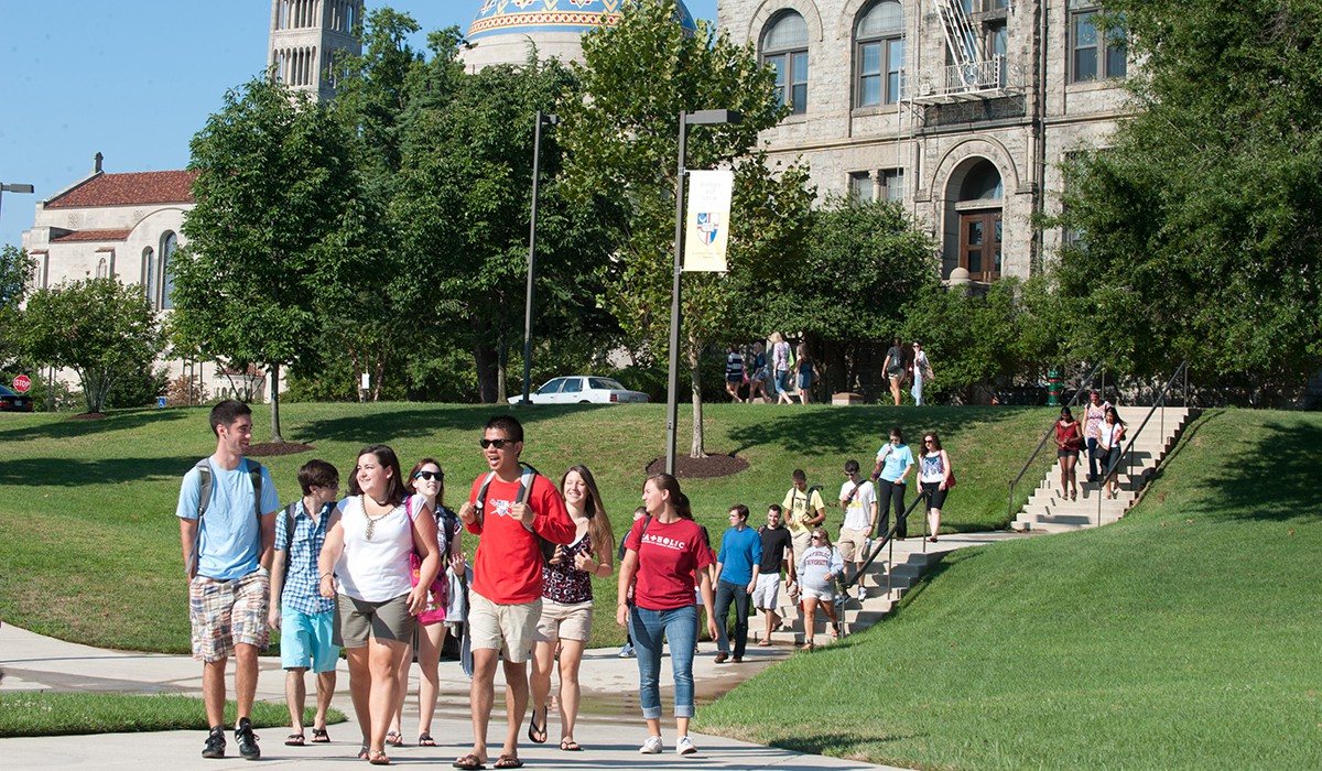 Students walking to the Pryz